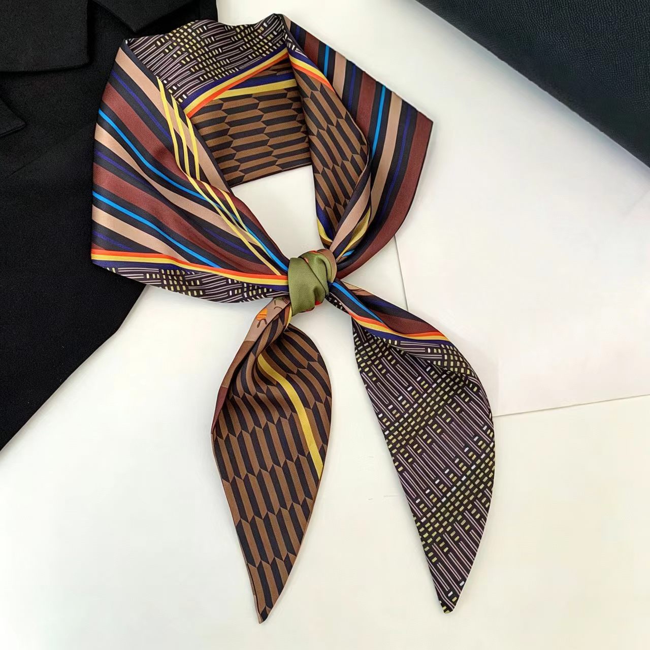 Women Bags On Sale - Pañuelo de seda de lujo con
