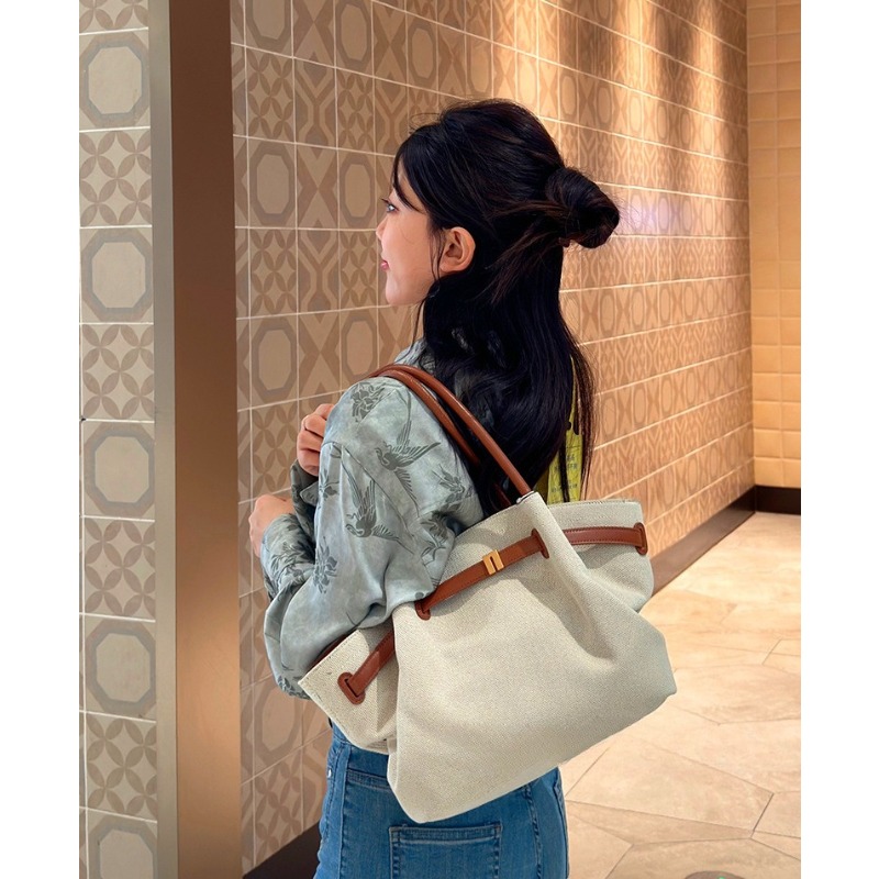Bolso de Mano Hana con Forma d - Women Bags 2026 Trends reseña y precio